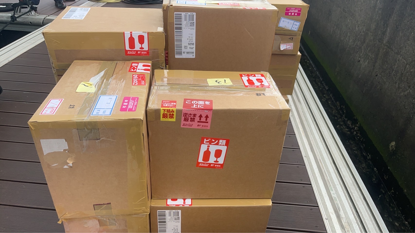 遊艇走私加熱菸以紙箱包裝