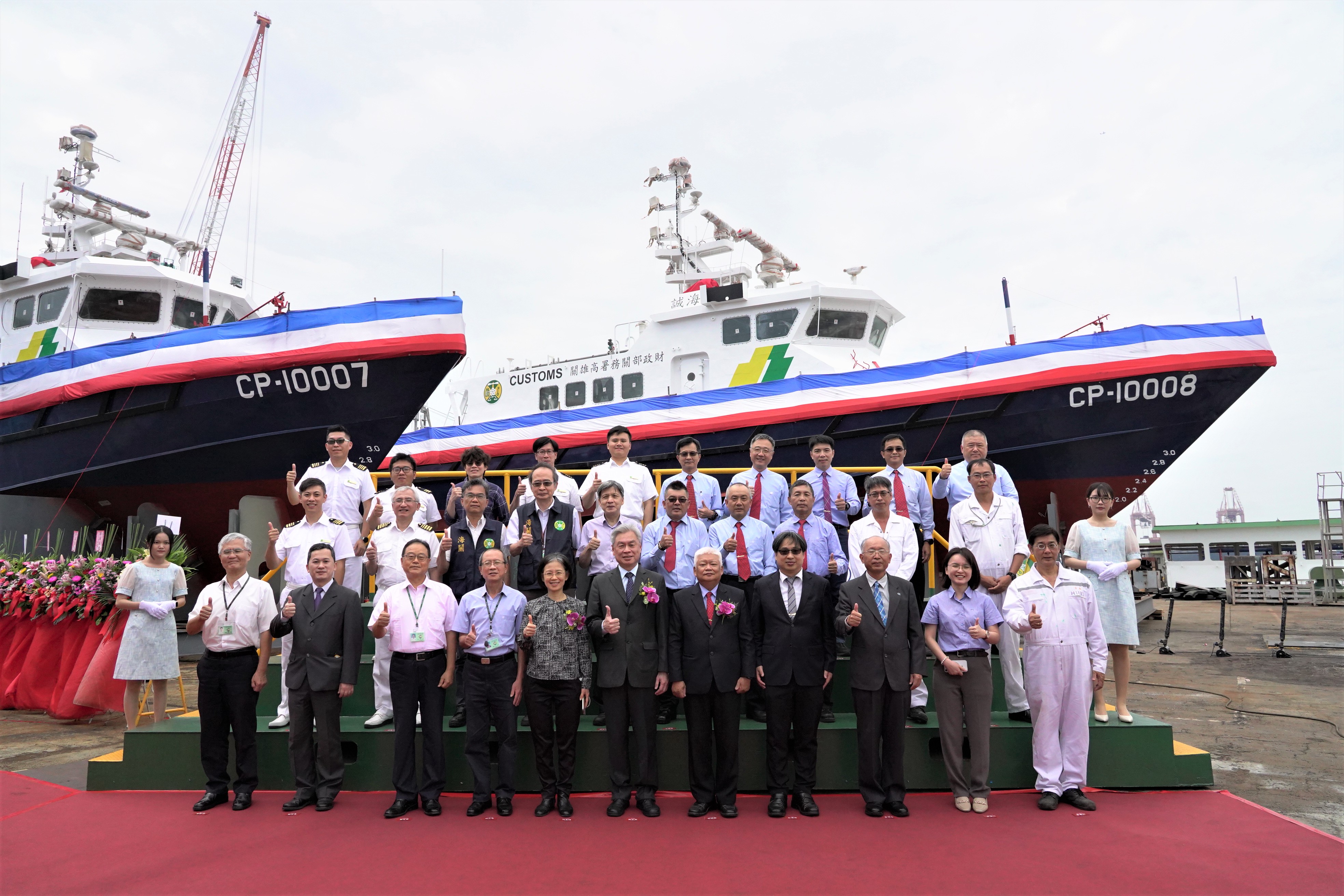 海關新造100噸級巡緝艇2艘命名暨下水典禮 擲瓶祈求平安-1