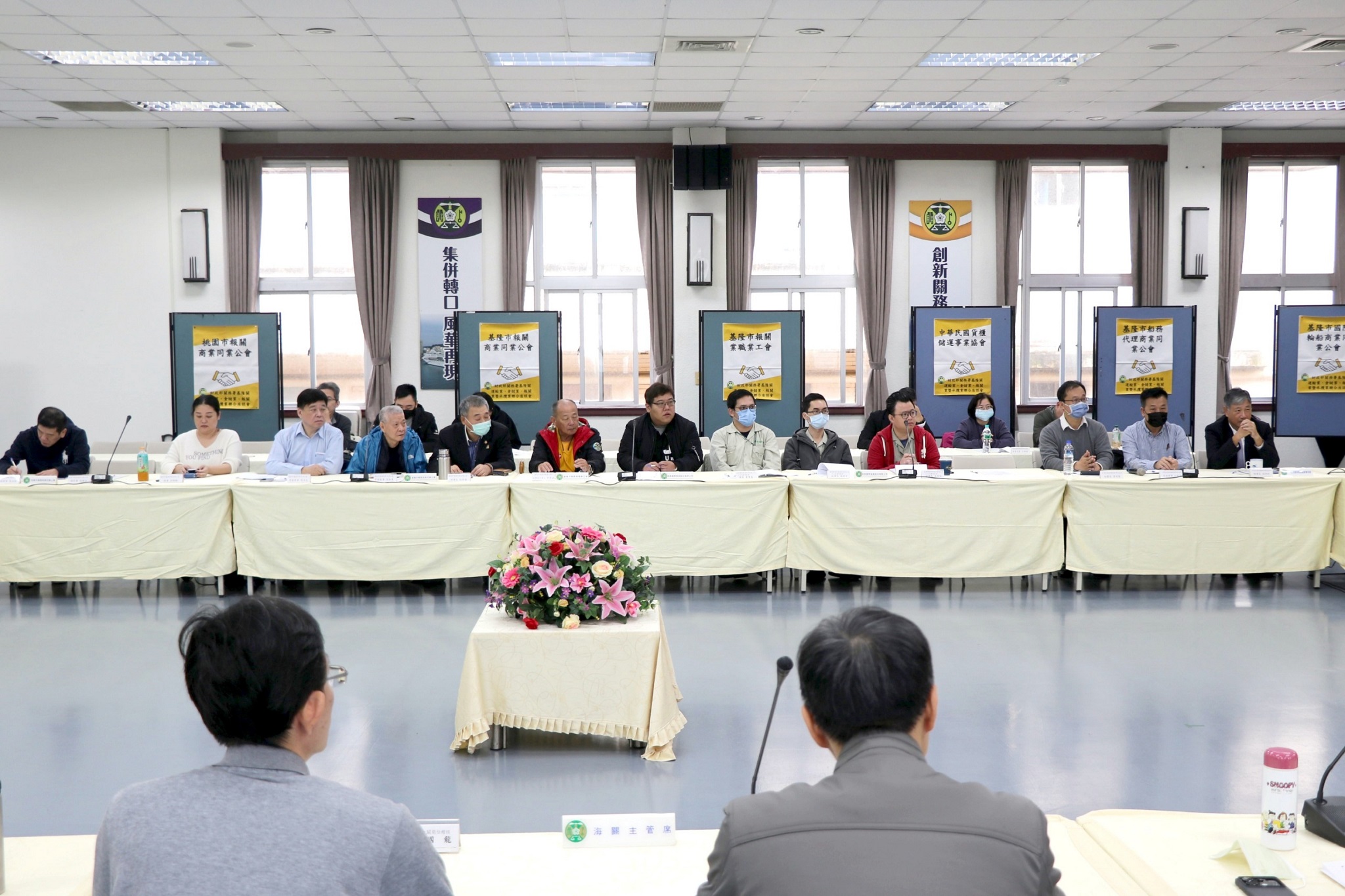 基隆關113年第2次運輸業、倉儲業、報關業及承攬業聯合座談會並表揚績優自主管理倉儲業者圓滿成功 